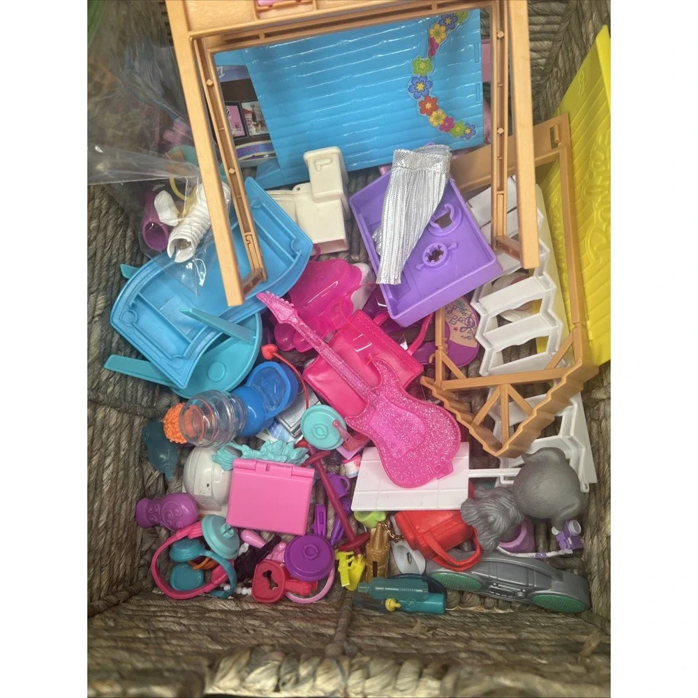 Barbie Mattel Mixed Lot Clothing And Accessories And Other Doll Accessories